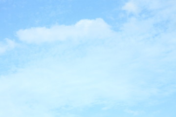 Фон голубого неба с облаком