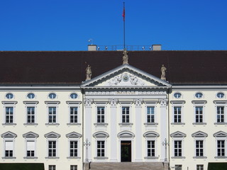 Fototapeta na wymiar Berlin: Schloss Bellevue, Amtssitz des Bundespräsidenten, Deutschland