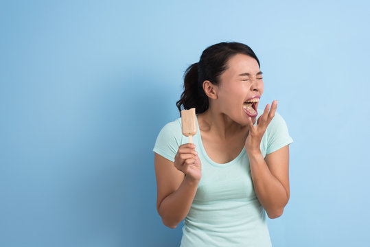 hypersensitive teeth eating ice lolly