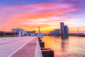 Obraz premium Sunset in Gdynia city at Baltic sea, Poland