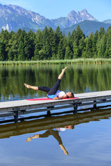 Frau beim Workout nach Pilates