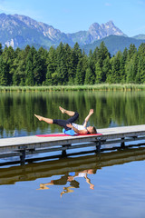 Kraft- und Koordinationsübungen am See