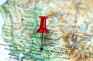 Map with pin point of Sacramento in California, USA