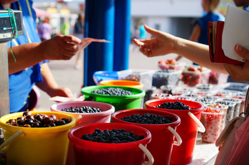 sale of fresh berries on the market