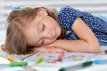 Obraz na płótnie Canvas girl sleeping during art class