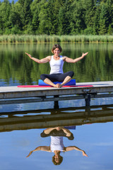 junge Frau beim Training nach Pilates