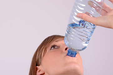 Wasser trinken, Frau, durstig