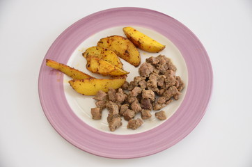 Şiş kebap ve elma dilimi patates