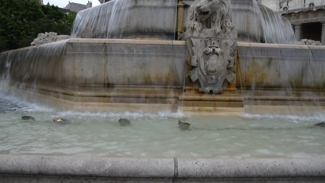 Fontana con statue a Parigi