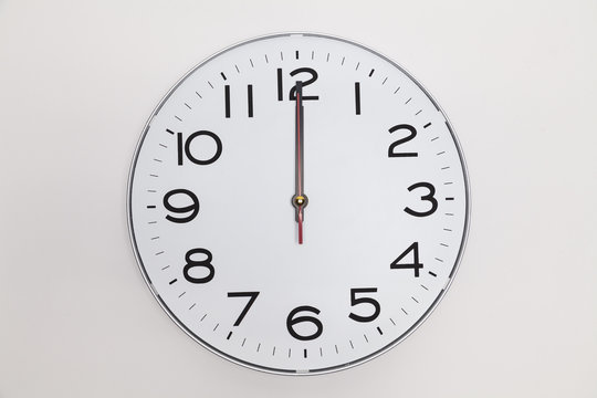 Zw&ouml;lf uhr