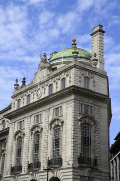 Building at Piccadilly Circus