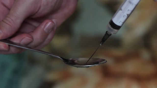 Filling syringe with narcotics