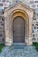 Fototapeta na wymiar Hintereingang der Dorfkirche in Siethen - Stadt Ludwigsfelde - Landkreis Teltow-Fläming