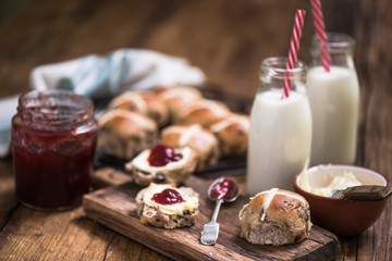 creamy tea, hot cross bun
