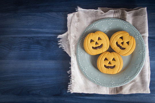 Halloween pumpkin cookies celebration with copy space