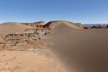Fototapeta na wymiar Sand Dune, Valle de la Luna (Moon Valley), Atacama Desert, Chile 