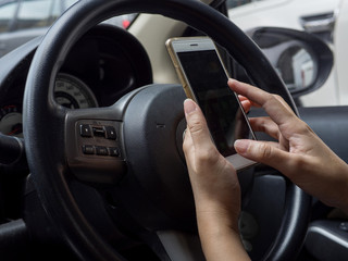 using mobile phone chatting driving not safety accident