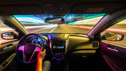 Papier Peint photo Lavable Voitures rapides Vue sur la route de nuit depuis l& 39 intérieur de la voiture
