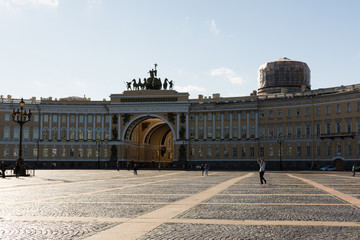 SAINT-PETERSBURG, RUSSIA- AUGUST 17 2016 : Famous Arch of General headquarters