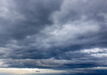 Obraz premium black clouds in the sky as the background
