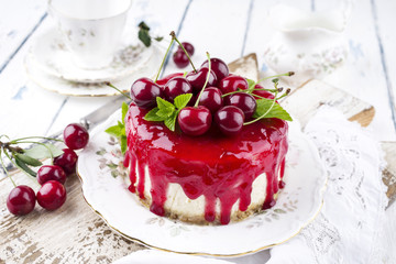 Kirsch Cheesecake auf Teller