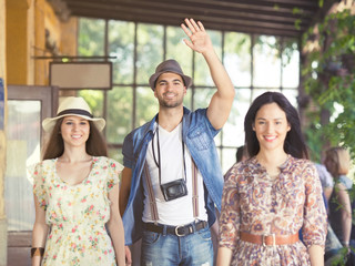 Naklejka premium Young retro people walking at the trainstation and smiling.