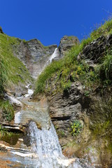 Fototapeta na wymiar Wasserfall im Weitental / Tuxertal Tirol