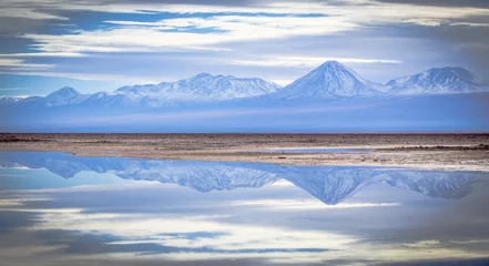Tuinposter Reflexo das montanhas no lago © poszar