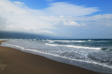 荒波の海岸