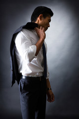 スーツ姿のビジネスマン