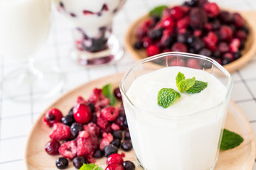 yogurt with mixed berries