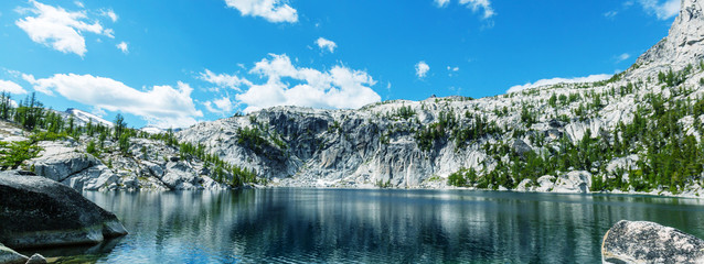 Alpine lake © Galyna Andrushko