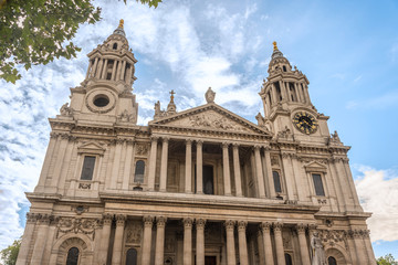 Fototapeta na wymiar St. Paul Cathedral in London, UK