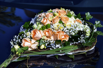 Floral decoration of a wedding car