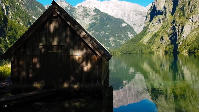 Fischerh&uuml;tte am Obersee in den Alpen