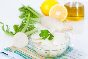Daikon salad with lemon and olive oil