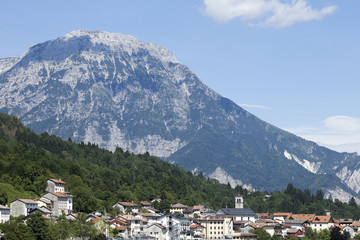 La montagna ed il Paese di Barcis