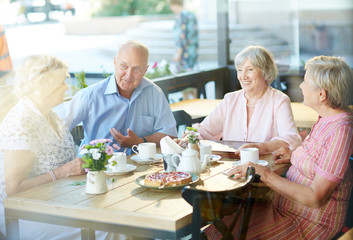 Fototapeta na wymiar Seniors at leisure