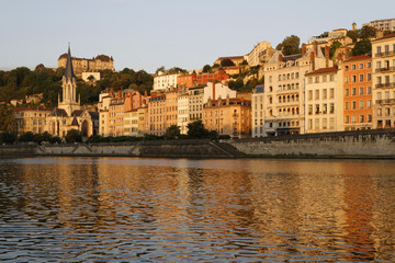 Lever de soleil sur le Vieux Lyon et la Saône