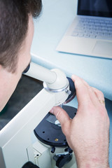 Obraz premium Caucasian male chemist scientific researcher using microscope in the laboratory