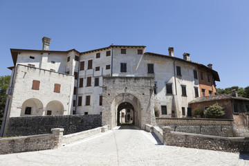 Fototapeta na wymiar Castello dei Conti di Valvason, Valvasone
