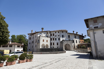 Fototapeta na wymiar Piazza Castello, Valvasone