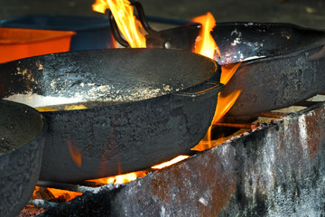Fog&oacute;n de le&ntilde;a con paila