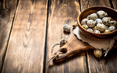 Quail eggs in bowl on the Board.