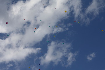 Luftballons im Himmel