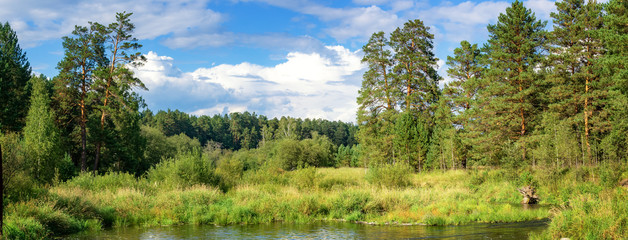 летний пейзаж на Уральской реке Иртыш, Россия © 7ynp100
