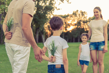 Fototapeta premium Family playing outside