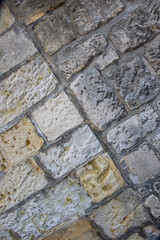 Mauer mit verschiedenen Steintypen als Hintergrund oder Textur