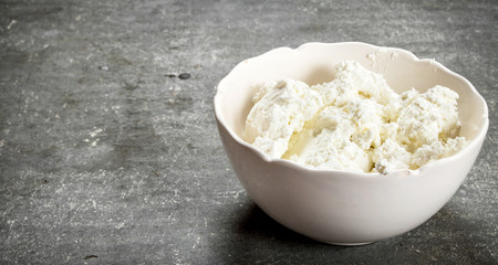 The cottage cheese in a bowl.