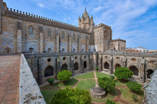 Claustro de la Catedral de &Eacute;vora, Portugal